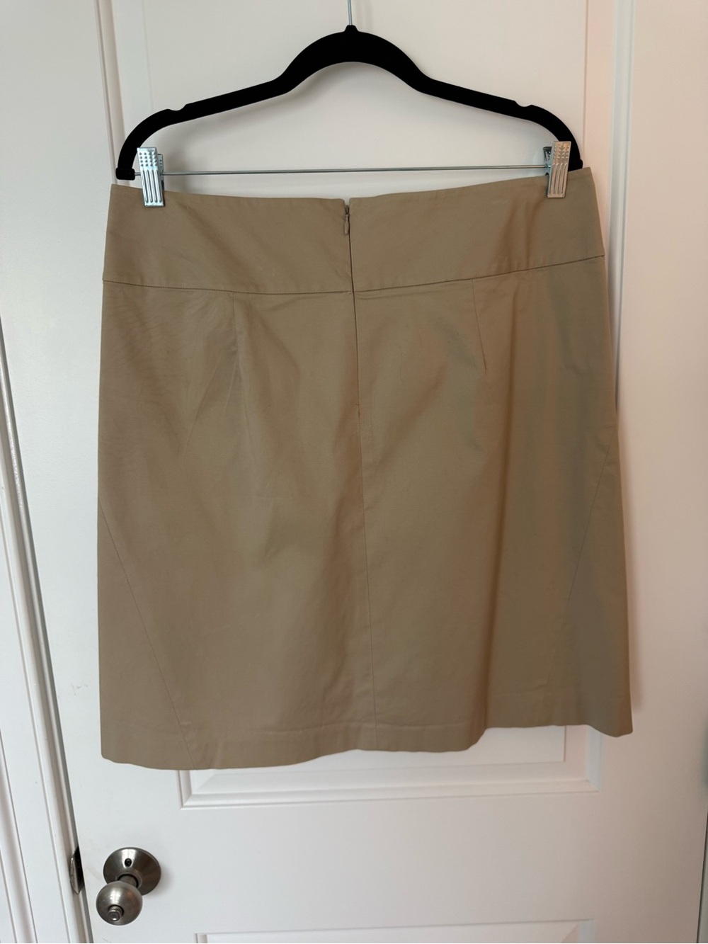 Banana Republic Women's Beige Tailored Blazer and Skirt - Picture 10 of 10
